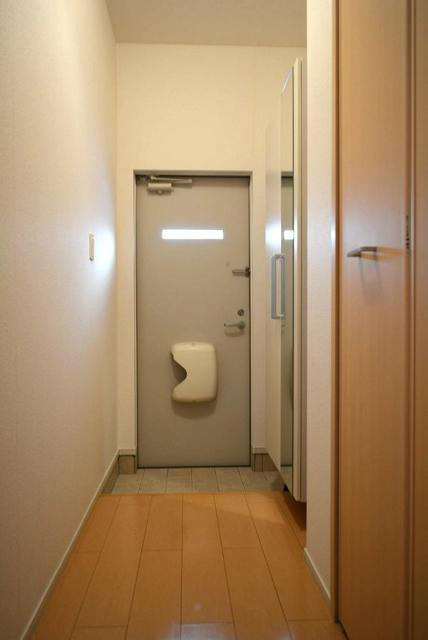 フィオーレ・カナンAの玄関