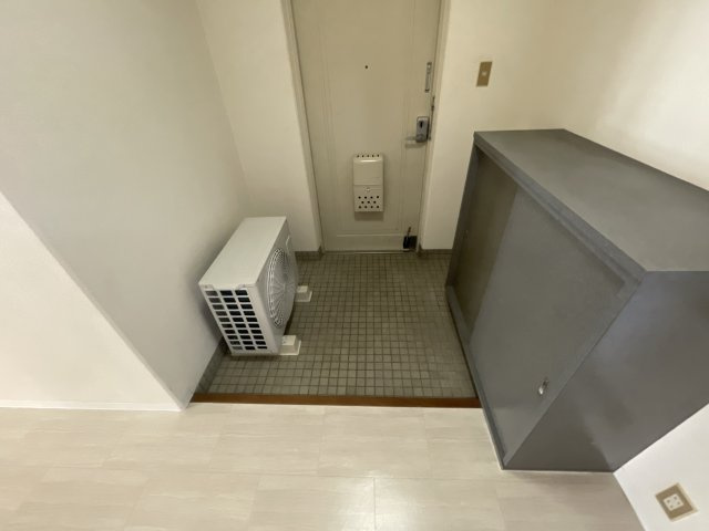 ECLARGE　B棟の玄関