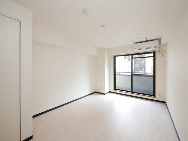 サンシャイン戸川の居間・リビング