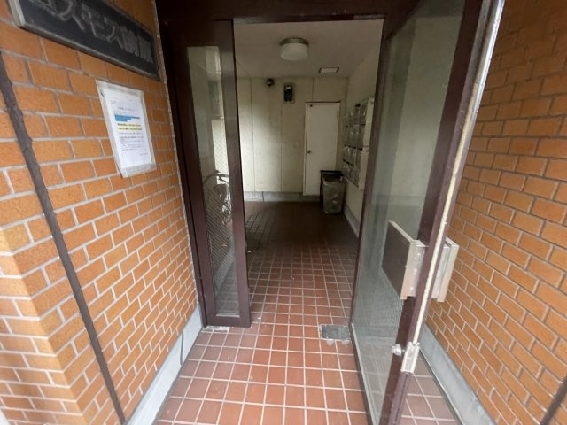 コスモス前原のエントランス