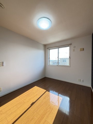 【洋室】 | ランロードＣ棟 | イメージ301号室の写真（反転あり）