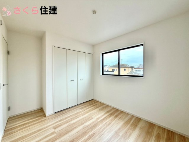リガーレさくら市氏家11期　1号棟の洋室|各部屋に収納あります！荷物が多い子育て世代や、趣味道具の多い方にもうれしいですね！