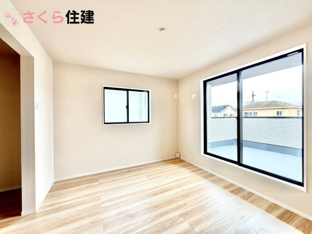 リガーレさくら市氏家11期　1号棟の洋室|広々とした洋室です♪お子様の成長に伴って増えていく荷物にも対応できます！WIC完備！

