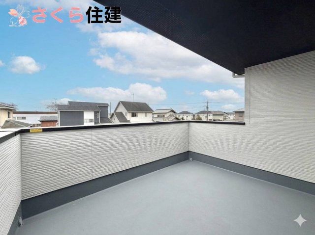 リガーレさくら市氏家11期　1号棟のバルコニー|奥行きのあるバルコニーはスペースに余裕が生まれ、洗濯物を「干す」「取り込む」といった作業もラクラク！