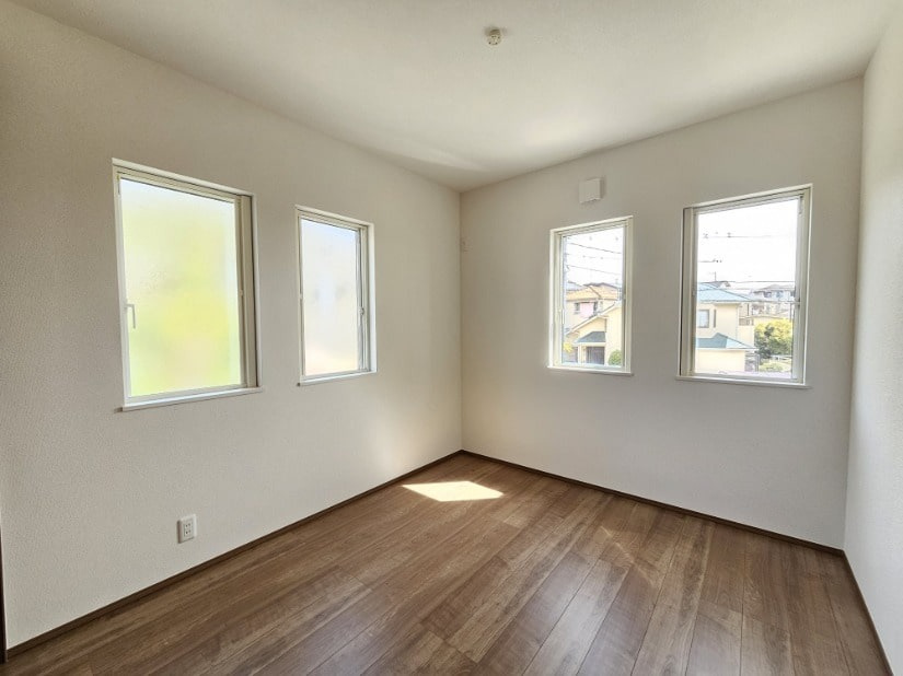 広島市西区井口１丁目　中古一戸建ての洋室