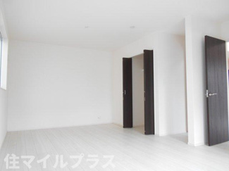 【洋室】 | 郡山市芳賀3丁目新築一戸建て9棟 | 明るい洋室です