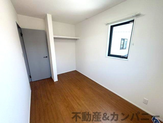 土居田町の新築のおうち1号棟　松山市土居田町新築戸建の洋室|落ち着いた色調の洋室です