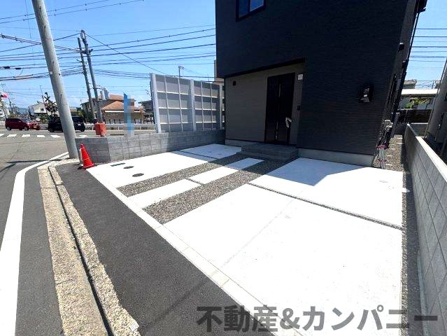 土居田町の新築のおうち1号棟　松山市土居田町新築戸建の駐車場|駐車場に車を止められます