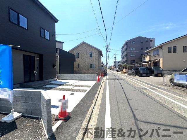 土居田町の新築のおうち1号棟　松山市土居田町新築戸建の前面道路含む現地写真|前面道路含む現地写真です