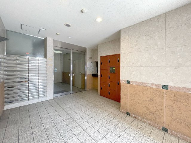 クロスステージ博多駅前のロビー