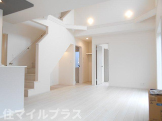 【居間・リビング】 | 郡山市芳賀3丁目新築一戸建て9棟 | ゆったりとした居間です