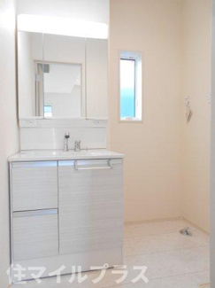 【独立洗面台】 | 郡山市芳賀3丁目新築一戸建て9棟 | 独立洗面台で身支度をすべて済ませてしまいましょう