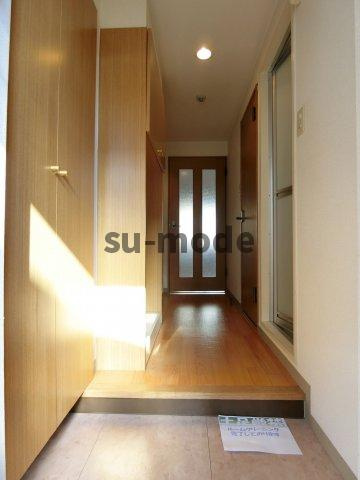 ヴィユーフルーヴⅡの玄関