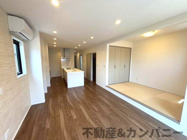土居田町の新築のおうち　松山市土居田町新築戸建の居間・リビング|ゆったりとしたリビングです