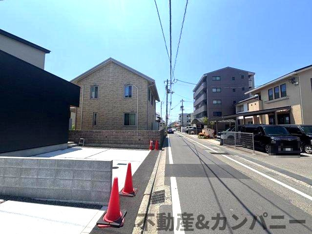 土居田町の新築のおうち　松山市土居田町新築戸建の前面道路含む現地写真|前面道路含む現地写真です