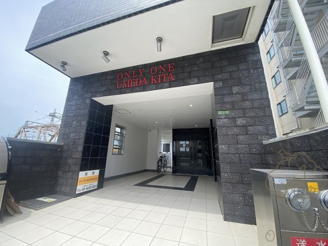 ONLYONE梅田北のエントランス
