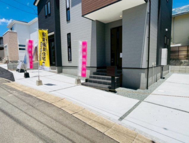 リーブルガーデン／中央区渡鹿第二／2号棟の駐車場
