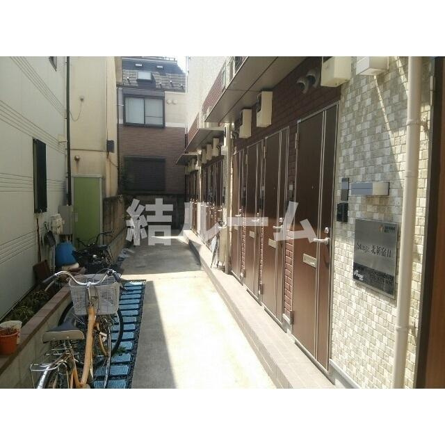 新宿区北新宿１丁目のアパートのエントランス