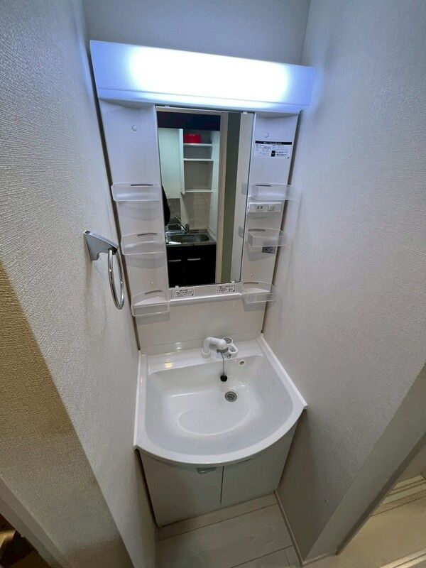 江戸川区松島４丁目のアパートの独立洗面台