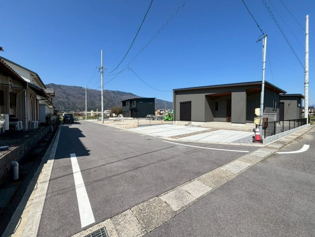 新築戸建　揖斐郡池田町八幡第２　全４区画分譲の前面道路含む現地写真|■前面道路　■ヤマダ不動産　株式会社リライフ　
■夢のマイホーム購入をフルサポートします！