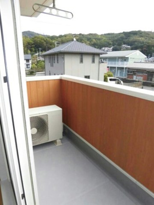 【バルコニー】 | ラフレシールⅠ | お洗濯にも便利なバルコニー付き