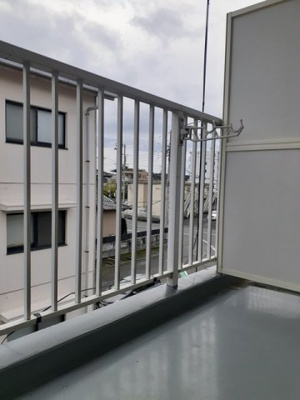 【バルコニー】 | コーポ塩場 | バルコニーからの眺めを楽しみながら食事をしませんか