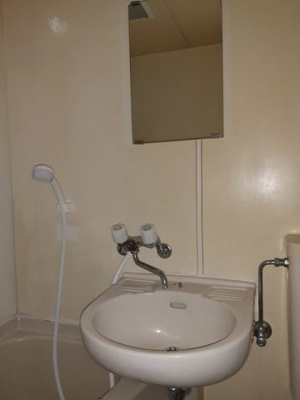 【洗面所】 | コーポ塩場 | 忙しい朝には欠かせない洗面所です