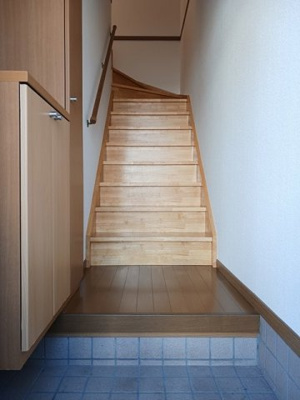 【玄関】 | ビヴァリッチＢ | 収納もある玄関です