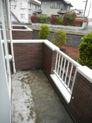 【バルコニー】 | クレストール松金 | 開放的で明るい空間を演出してくれるバルコニーです