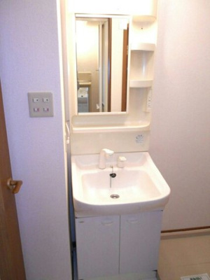 【洗面所】 | クレストール松金 | ゆったりとスペースのある洗面所