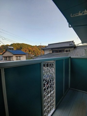 【バルコニー】 | エルディム小野 | 外からの目が気にならないバルコニーで洗濯物が干せます