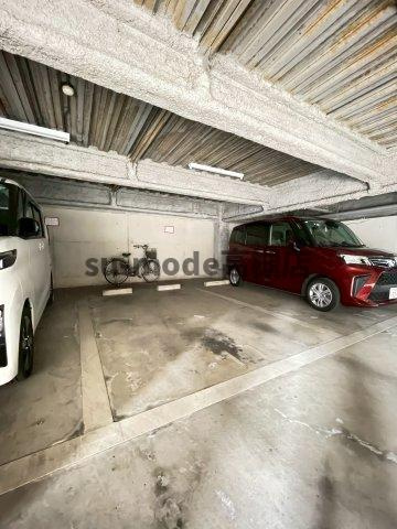 AIビルの駐車場