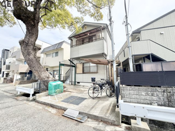 敷地内に駐輪場があります