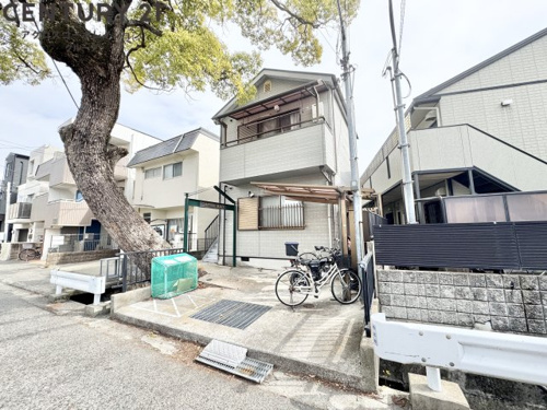 敷地内に駐輪場があります