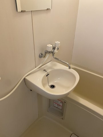 浴室内に洗面台付き！