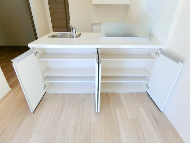 Ａｐｒｉｌｌａ　Ｇｒａｎｄｅの収納|★カウンターキッチン下も収納棚になっています★