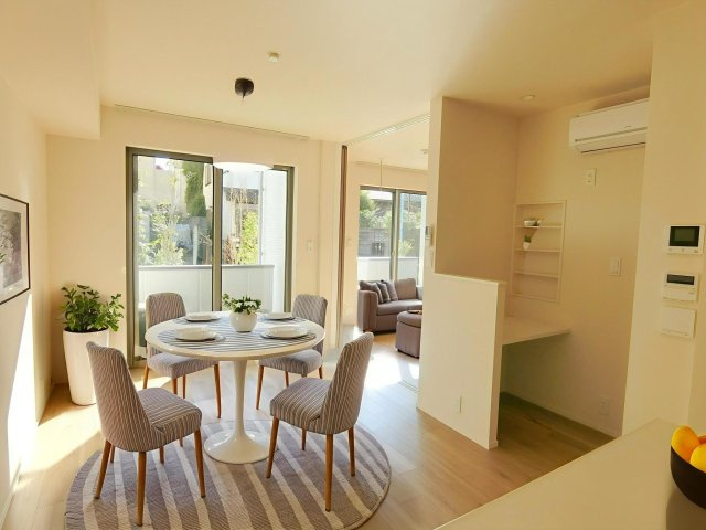 Ａｐｒｉｌｌａ　Ｇｒａｎｄｅの居間・リビング|家具配置のイメージパースです※実際には家具は付きません