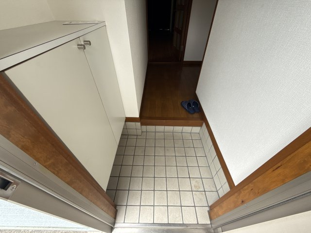新在家メゾネットの玄関