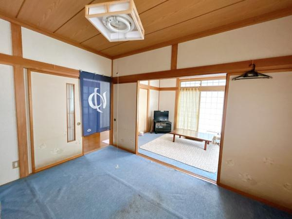 三戸郡三戸町大字梅内字蕨久保の居間・リビング|【リフォーム前】続き間和室をLDKにリフォームします。フローリング張り、壁天井クロス仕上げ、照明新品交換等を行います。