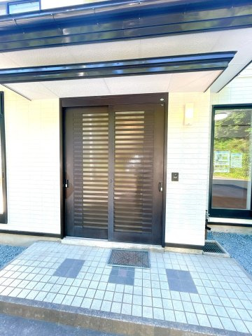 三戸郡三戸町大字梅内字蕨久保の玄関|【リフォーム後】玄関ドアはクリーニングと鍵交換を行いました。