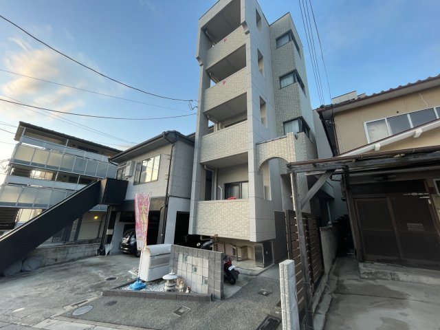 京都市山科区大宅中小路町の賃貸マンションの外観