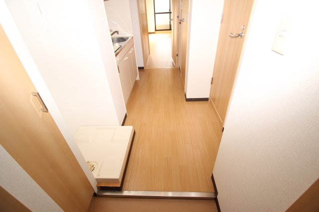 京都市山科区大宅中小路町の賃貸マンションの玄関