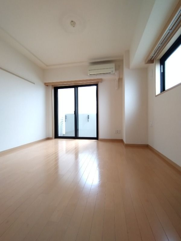 クレイシア北千束の洋室