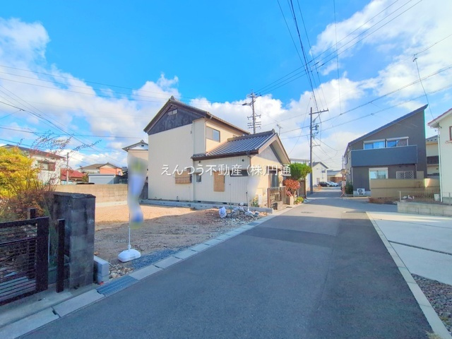 ファーストタウン第2南原山町赤土の前面道路含む現地写真