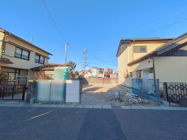ファーストタウン第2南原山町赤土の前面道路含む現地写真