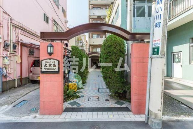 文京区水道２丁目の賃貸マンションのエントランス