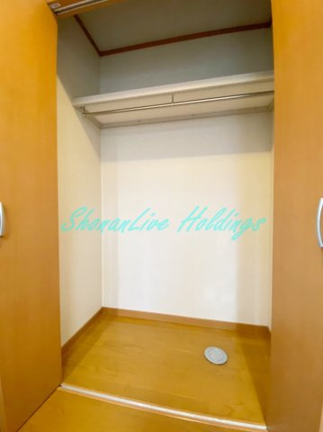 ビラ堀ノ内の収納|ポール付きで使い勝手の良いクローゼット♪