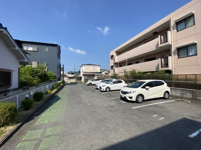 メロディーハイムの駐車場