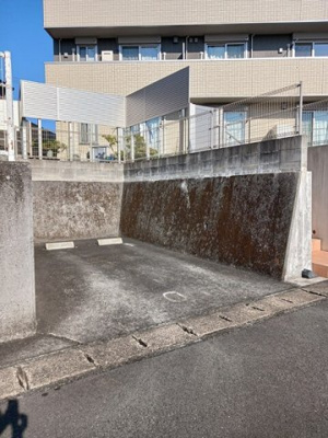 【駐車場】 | グリーンハウス | 車をお持ちの方に嬉しい駐車場付きの物件です