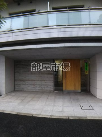 リヴィエールKIWAのエントランス